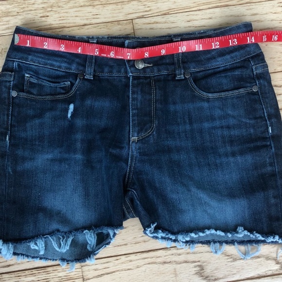 PAIGE HIDDEN HILLS JEAN SHORTS - Picture 5 of 5